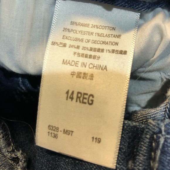 Levi's Size 14 Distressed Star accent
Girl's Step Up Denim Shorts - Picture 9 of 10